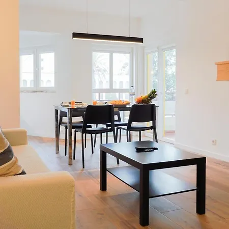 Apartment Serene Bright Flat W/ Balcony - *